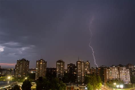 Upozorenje Rhmz Sti U Obilne Padavine Grad I Olujni Vetar