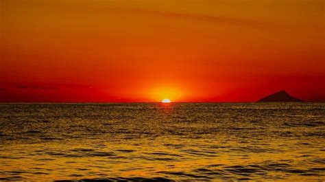 Praia de Santiago tem o pôr do sol mais bonito do Litoral de SP Ponta