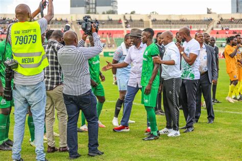 Ruto Hands Sh1 Million To AFC Leopards Gor Mahia After Mashemeji Derby