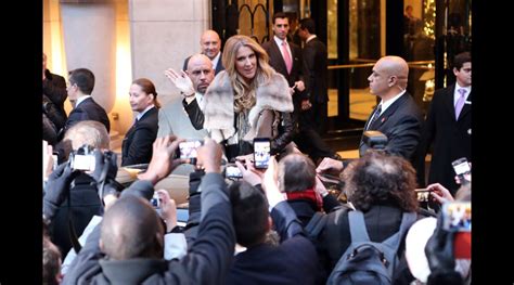 Photo Céline Dion à la sortie de l hôtel Gorge V à Paris le 28