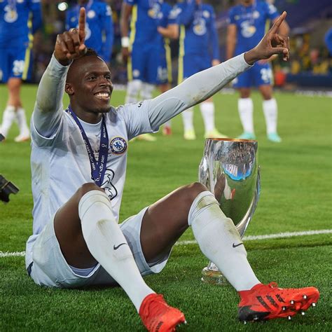 Fifa The Best Edouard Mendy Remporte Le Trophée Du Meilleur Gardien