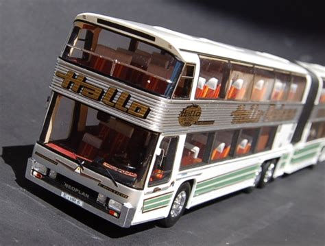 El Kekomóvil: Neoplan Jumbocruiser N138/4 MK I 1975 'Hallo Reisen International' de Neo Scale Models