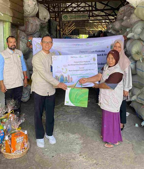 PT Pegadaian Syariah Area Banda Aceh Serahkan Paket Ramadhan Bank