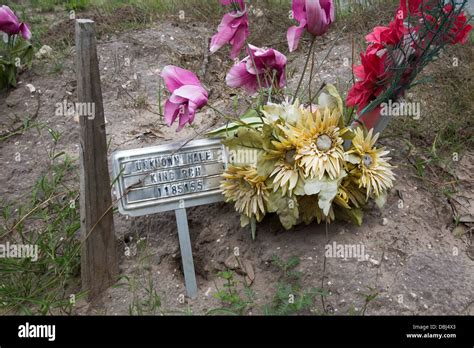 Falfurrias Texas Graves In Sacred Heart Cemetery Where The Remains