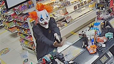 Watch Terrifying Clown Mask Robbery In Australia Pieceoffrance