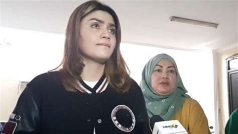 Foto Hilda Vitria Beberkan Kisah Masa Lalu Dengan Kriss Hatta