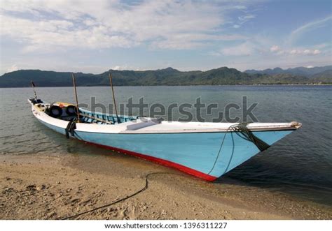 27 Sandeq Boat Images Stock Photos And Vectors Shutterstock