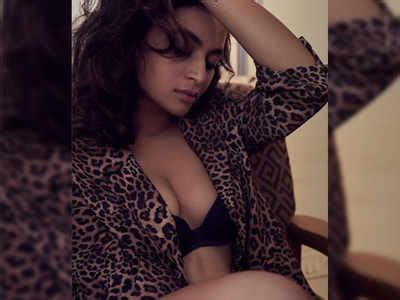 8 Hot Sexy Deepti Devi Bikini Pics