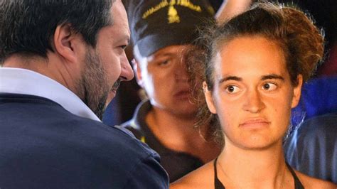 Carola Vs Salvini Dopo La Querela Vuole Pure Chiudergli I Social