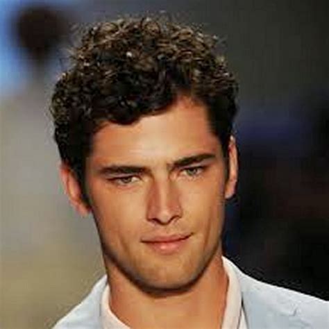 Guidelines and Suggestions for Curly Hair Styles in Men | All the latest hair styles trends ...