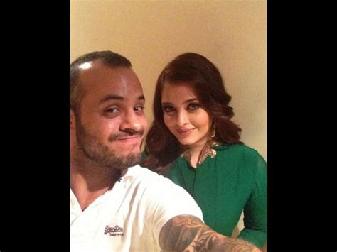 Beautiful Aishwarya Rai Bachchan Damn Hot Pictures With Her Makeup Artists Filmibeat