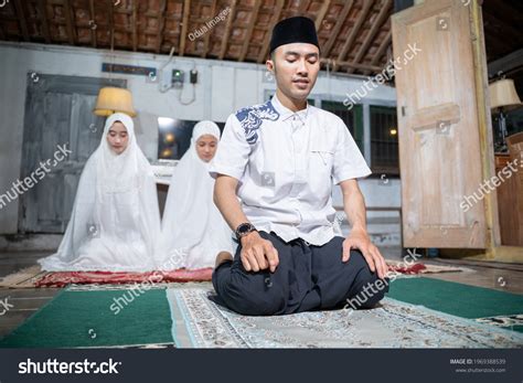 Sholat jamaah : 97 images, photos et images vectorielles de stock | Shutterstock