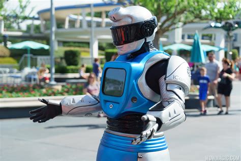 Video New Interactive Ican Robot Experience In The Magic Kingdoms