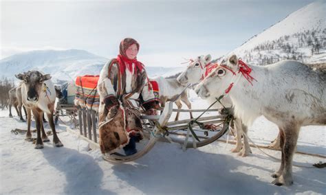 Fotógrafo refleja la vida de los pastores nómadas de renos de Siberia