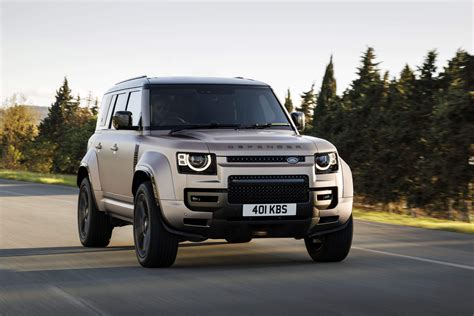 el mundo  arde land rover lanzara  mini defender sport