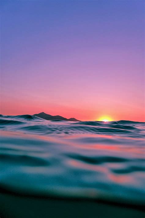 Sunset on the water : iWallpaper