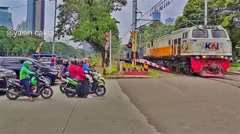 Railroad Crossing Indonesia Perlintasan Kereta Api Jl Madiun Menteng