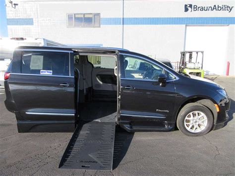 2020 Chrysler Pacifica Touring L -BraunAbility Foldout XT - ATC ...