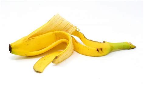 This is why you should put a banana peel on your skin – Good to know this