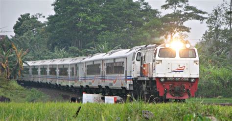 Kereta Api Indonesia Rangkaian Ka Singosari Ekspres Idle Mutiara