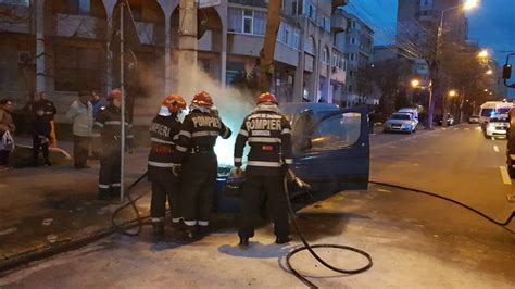 FOTO VIDEO O mașină a luat foc pe bulevardul Lăpușneanu din Constanța