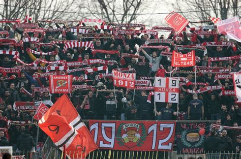 Tifosi Monza In Campo Nessuna Paura Ma I Playoff No Forza Monza