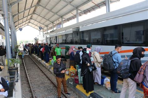 Hari Ini Puncak Kepadatan Penumpang Libur Natal Di KAI Daop Jember