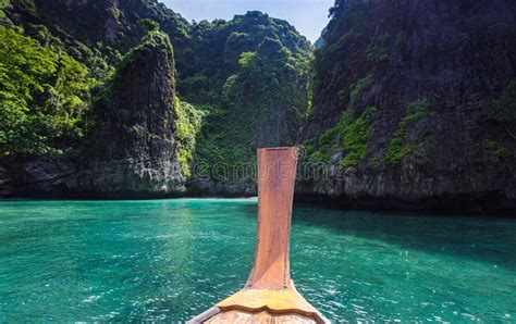 Thai Tradicional Barco De Cola Larga De Madera Y Hermosa Playa De