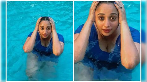 Rani Chatterjee Posing In Bikini In Swimming Pool रानी चटर्जी ने स्वीमिंग पूल में बिकिनी पहनकर