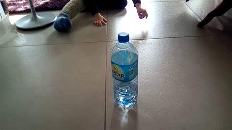 Bottle Flip Challenge Enfant De 4 Ans Youtube