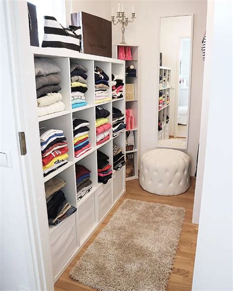 20+ Small Walk In Closet Shelving Ideas