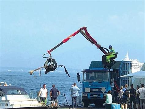 Da Napoli A Sorrento Sub E Volontari Pescano Due Tonnellate Di