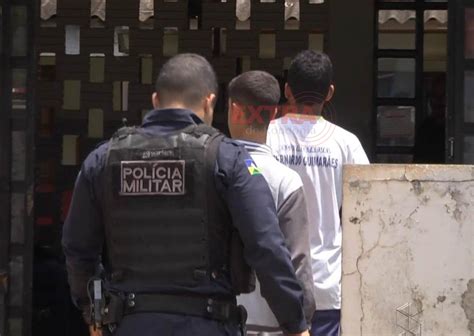 Adolescentes são apreendidos em escola simulacro de pistola