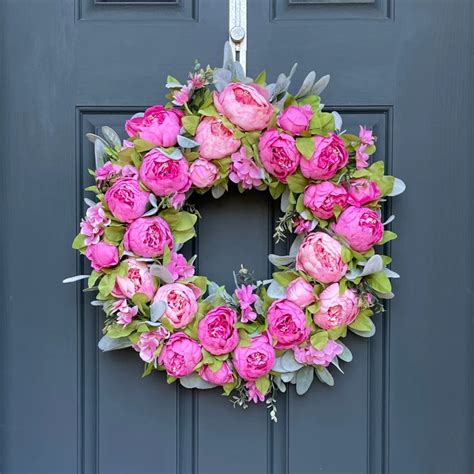 Lively Spring Wreath Designs That Will Refresh Your Porch