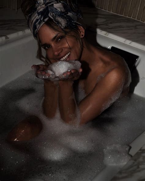 Halle Berry Nude Photos Exhibited Unseen And Videos The Fappening