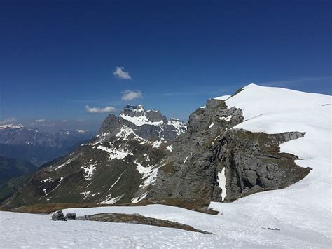 Auf dem Gipfel Blick zum Schächentaler Windgällen Fotos hikr org