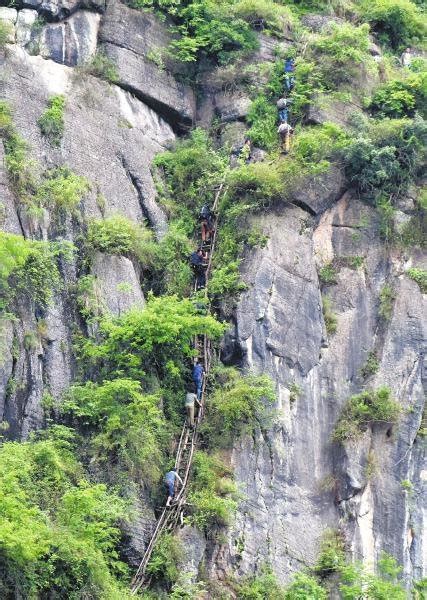 凉山悬崖村风景凉山悬崖村大山谷图库