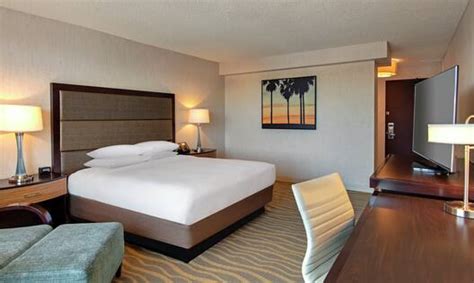 San Diego Hotels - DoubleTree Hotel Mission Valley - Rooms