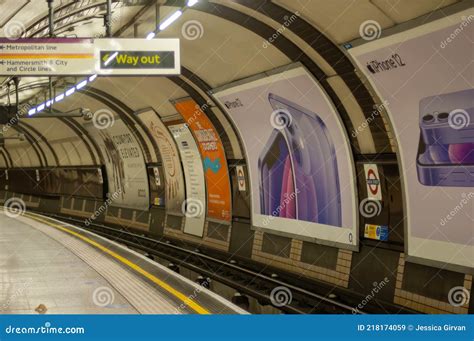 Baker Street London England 6 May 2021 Platform At Baker Street