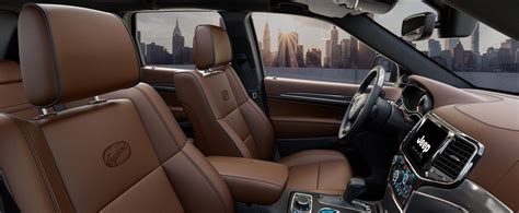 2021 Jeep® Grand Cherokee Luxury SUV Interior