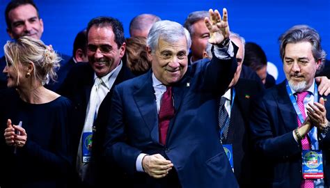 Antonio Tajani eletto segretario di Forza Italia allunanimità Non è