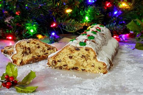 Le Stollen De No L Fait De Marzipan En Allemagne Est Un G Teau De No L