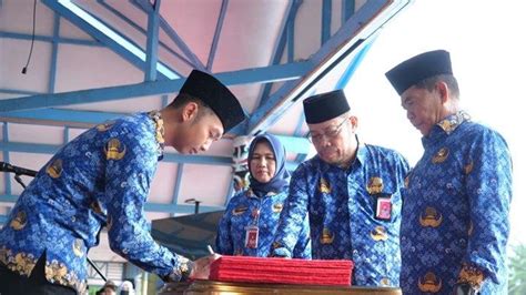 Gubernur Kaltara Zainal A Paliwang Lantik 93 PNS Dan PPPK Di Momen Hari