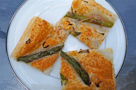 Hardly Housewives: Awesome Asparagus Puff Pastry