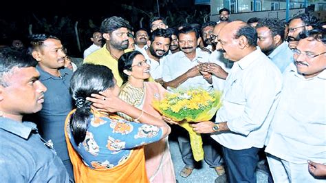 నంద్యాలకు చేరుకున్న నారా భువనేశ్వరి Nara Bhuvaneshwari Reached Nandyala