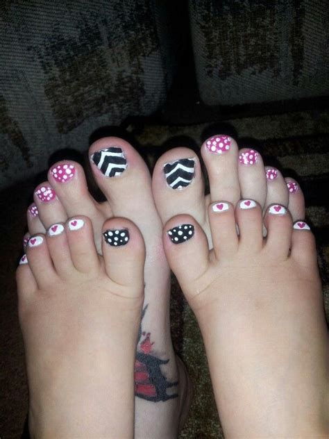 Mommy And Daughter Toes