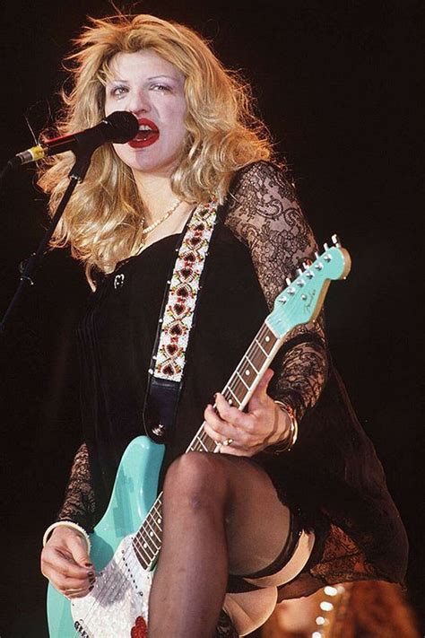 4181469d8ebd3bd58d8ae2970f7d1c64 564×846 Courtney Love