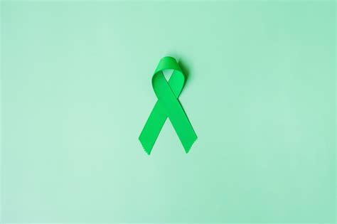 Ruban Vert Sur Fond De Couleur Verte Pour Soutenir Les Personnes Vivant