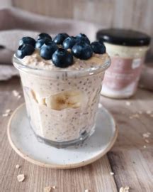 Overnight Oats Met Banaan En Pindakaas Met Witte Chocolade Ontbijt