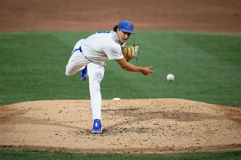 Gators Cruise Past Tennessee In Series Opener